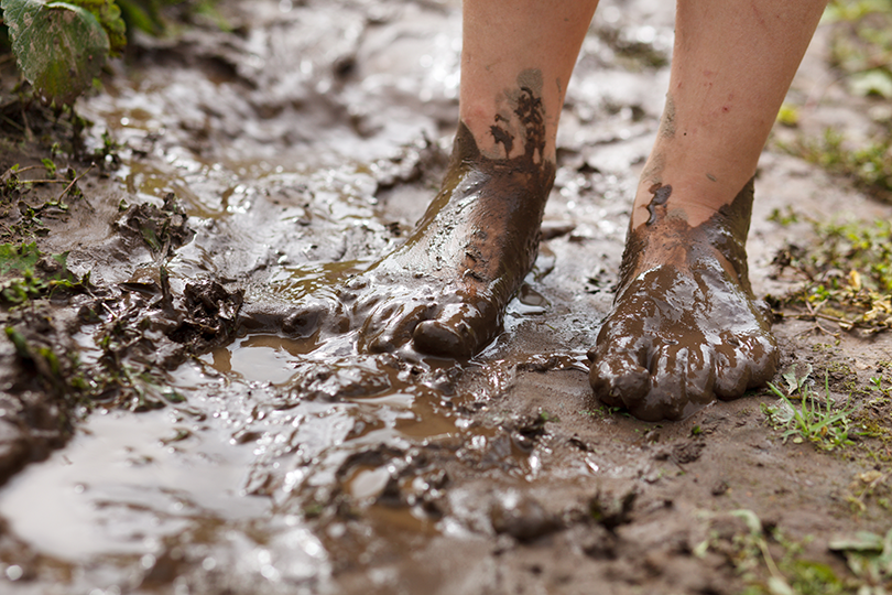 Nimble toddler stamps feet in muddy pudd, Stock Video